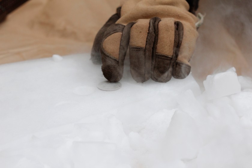 Even with gloves, it's too cold to do this for long.